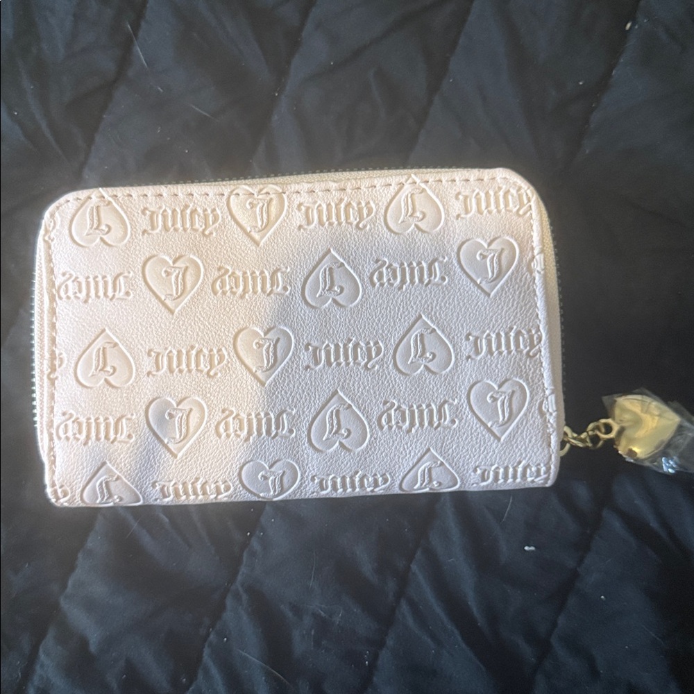 Juicy Couture Embossed Cream Wallet - Picture 3 of 6